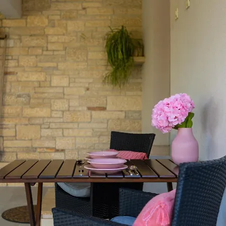 Mir - By Guide Villa *